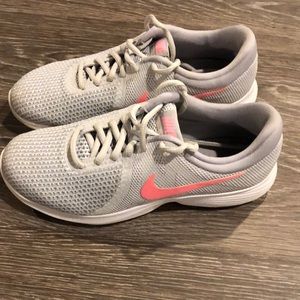 Women’s Nike shoes. Size U.S. 8. Gently used, good condition. Revolution 4.